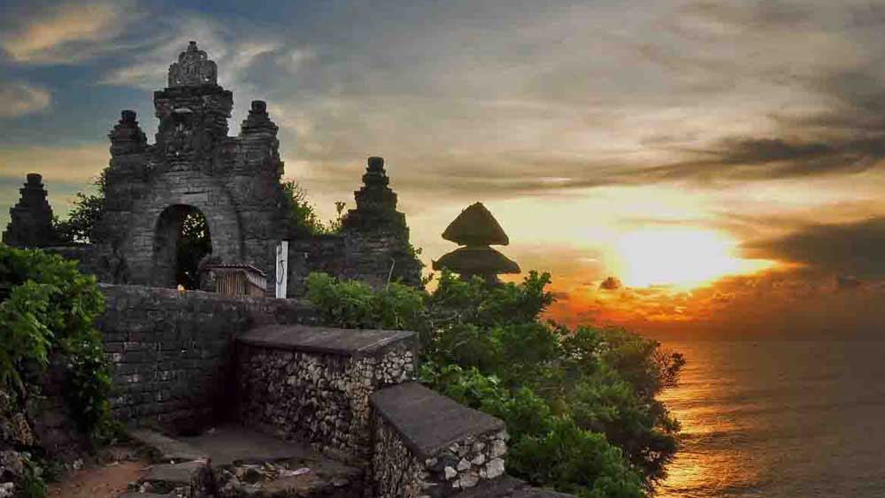 Enjoying Beautiful Sunset at Uluwatu Temple Bali | Segarebalitour.com